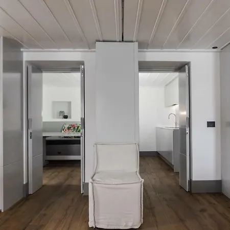 Apartment One Manto Square