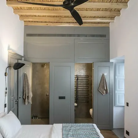 Apartment One Manto Square