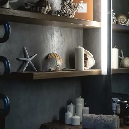 Apartment One Manto Square