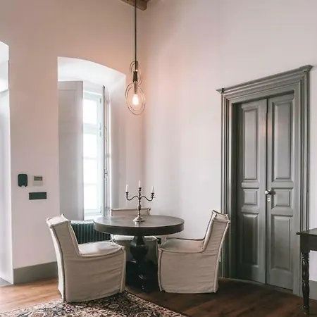 Appartement One Manto Square *